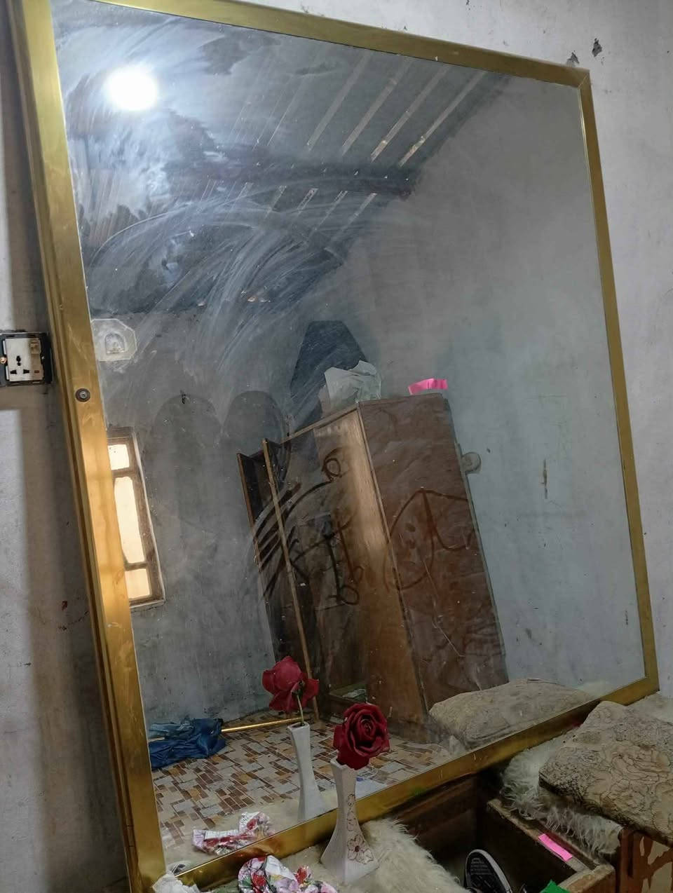 اغراض بيت للبيع جلسه كبيرة يرادلها تعديل ب125 والكنتور كويتي 6 باب ب100 حوض السمك ب50 جلسه 4 امتار مع زاويه نضيفه كلش ب 150 مرايه ب50 جرباية طفل تفصال ب150 وبيهن مجال اي استفسار راسلوني خاص البصرة, العراق


**إذا كنت صاحب هذا الإعلان وتريد حذفه لأي سبب، رجاءا أرسل رسالة إلى الدعم الفني**