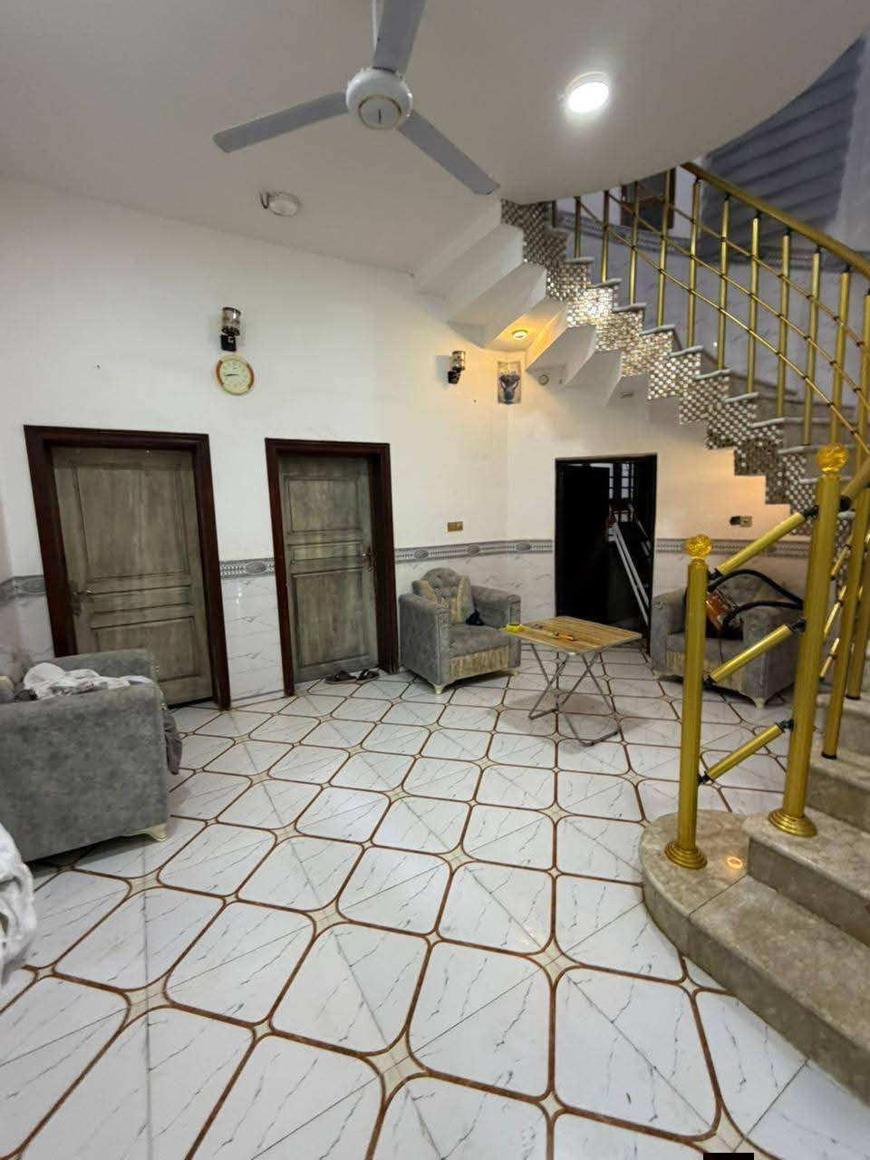 اعلان......
بيت للبيع بحي النفط زراعي مساحة 250متر شارع احمد مطر

يحتوي على غرفتين وصالة ومطبخ وبراني وصحيات خارجيه وداخليه

السعر 120 نهايته

للاستفسار اتصال على الأرقام التاليه

***********

***********

***********

مكتب الساعي للعقارات

العنوان سايدين حي الشرطه مقابيل أسواق الريتاج
