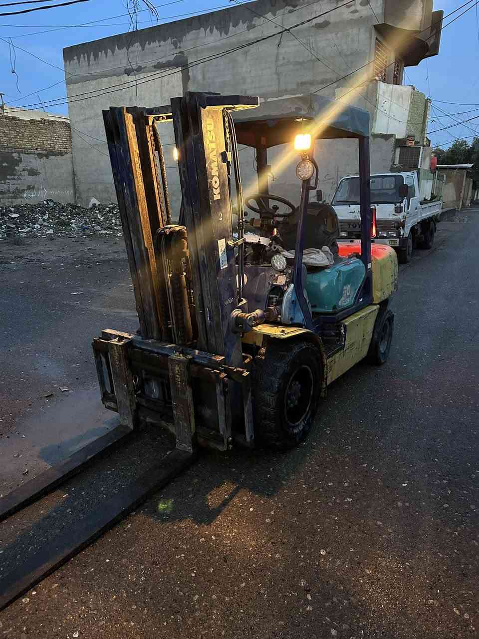 السلام عليكم رافعه شوكيه كوماتسو كامله جاهزه للعمل جب عالي 3حركات 
السعر 55وبي مجال ***********
