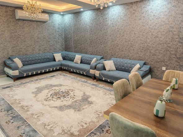 شقة مؤثثة بالكامل للإيجار في مجمع النسيم ستي حي الجهاد.. مساحة ١٤٠ متر غرفتين نوم وصالة..تدفئة وتبريد مركزي انفيرتر VRF.. إطلالة حدائق ونافورة..تحتوي على كافة الأجهزة الكهربائية..للإستفسار ***********
