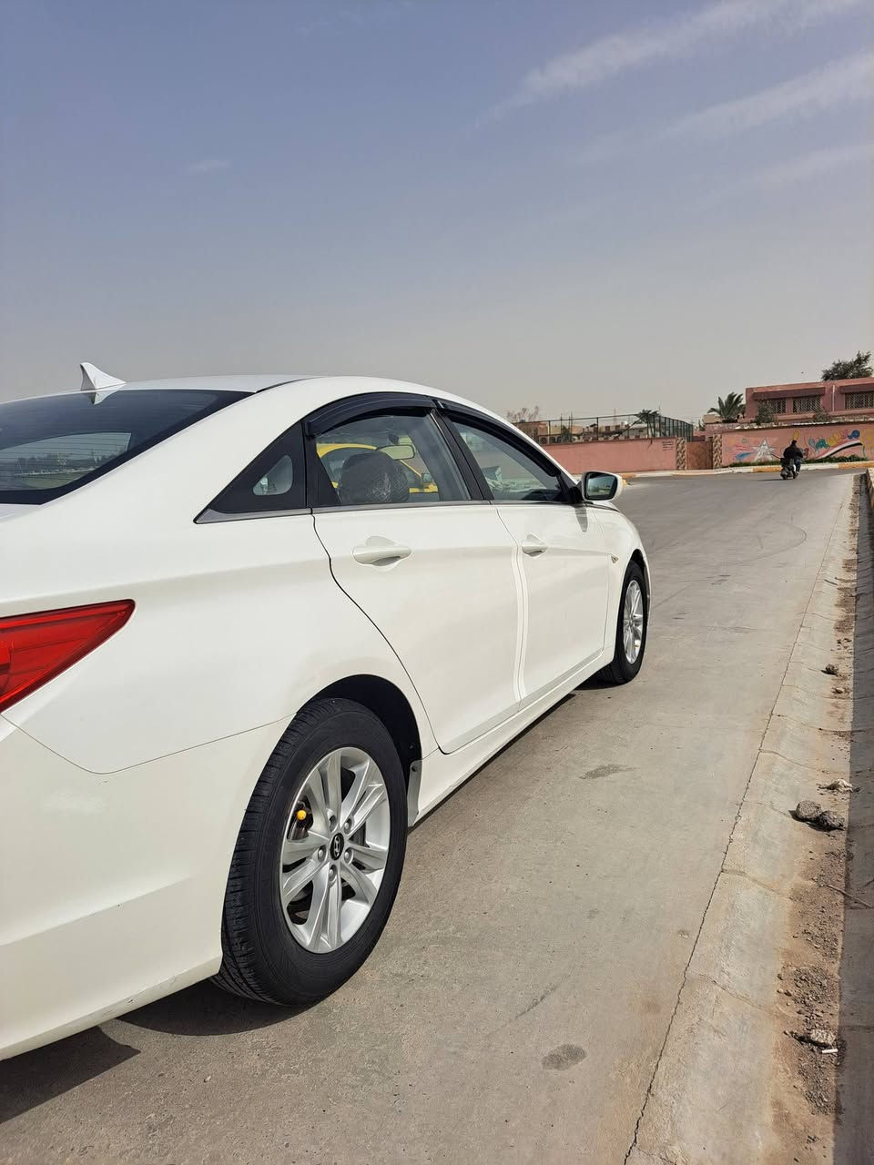 للبيع أو مراوس سوناتا موديل ١٠ شكل ١١  محرك ٢٠٠٠ كوري  بيهة صبغ قطع واحدة فقط بيهة بارد  تحكم ستيرن شاشة ايباد كامرة خلفية سنوية جديدة رقم جديد تبريد شغال صدر جديد سيارة جاهزة من كلشي خمسة وايل كب سعر ١١٣ بيهة مجال قليل رقم الهاتف ***********مكاني بعقوبة التحرير لي مايعجبة السعر عبر المنشور
