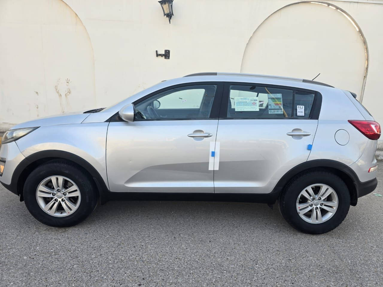 السلام عليكم كيا سبورتج خليجي موديل ( 2013 ) بيه جاملغ امامي مبدل اصلي شرط وصبغ طرف البنيد جهة اليمنى ورش الهلال الأيسر تجميل شرط بدون اي ضرر داخلي  سيارة جديده وجاهزه من كلشي محرك وكير شرط مامفتوحات محرك 2400 دوش شاشه كامره 5 ويل كب فول تحكم بلاجكتور وحاجب امامي سياره جاهزه من كلشي اليات 100 بال 100 مكاني ناصريه مدينة الصدر للاتصال 
( *********** ) وات ساب 
( *********** ) السعر ( 125 ) ورجا مو شراي لا يكسر بحلال الناس
