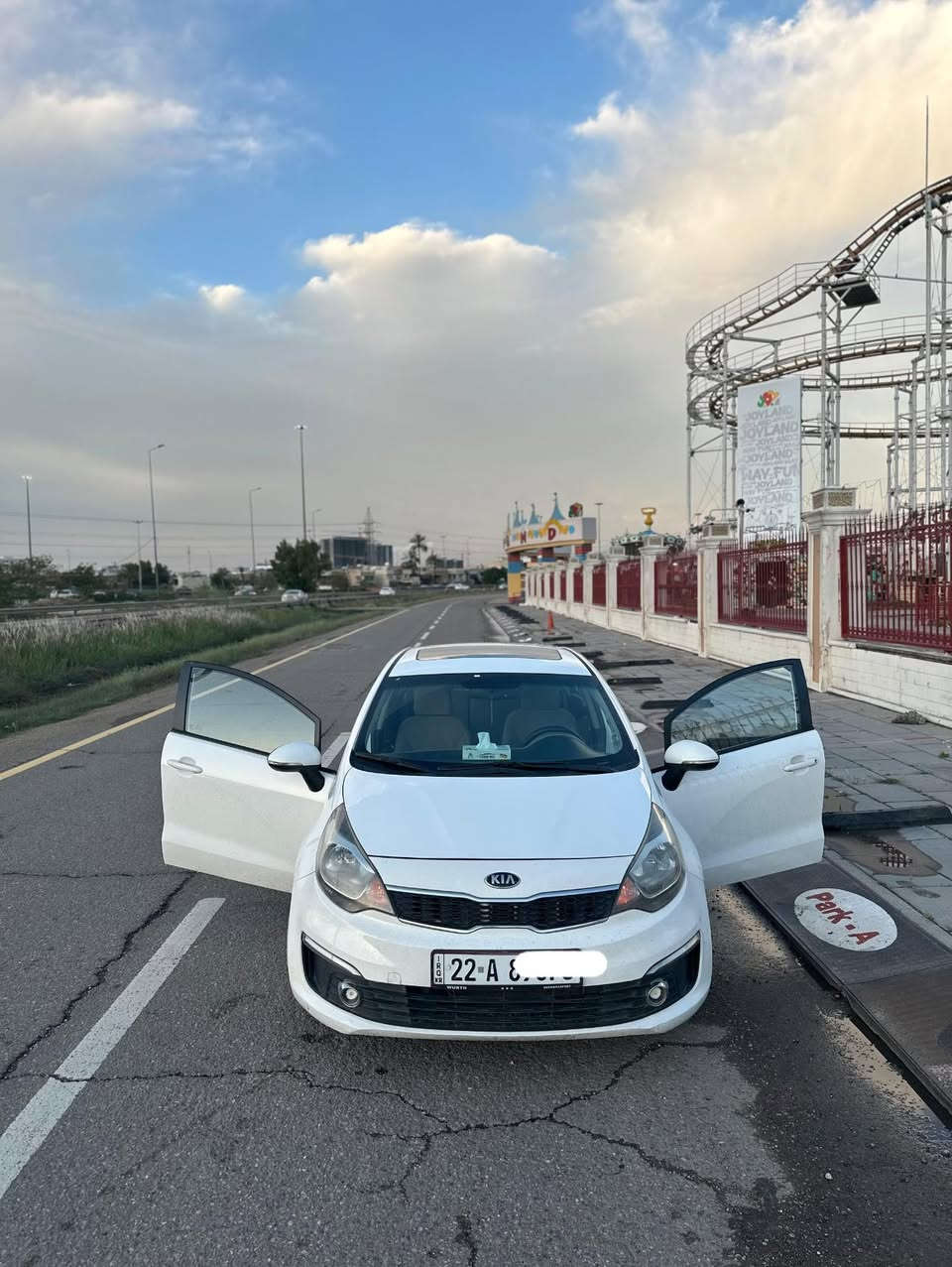 السلام عليكم 

للبيع كيا ريو خليجي موديل 2016 محرك 1600 دوش المرغوب استخدام شخصي جديدة ماشية 127 الف كيلو مواصفات فتحة حساسات مري شفط شاشه كاميرا كشنات مخمل تدفئة تبريد كير ومحرك مكفولات السيارة مكفوله من الضربه عدا بارد باب خلف السائق جوه والدوسه والباقي مكفول رقم اربيل الجديد شرط التحويل مكاني بغداد حي الجامعة اتصال او واتس ***********
