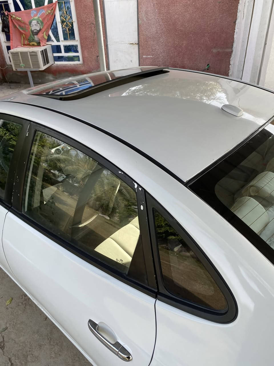 السلام عليكم 
النترا 8امريكي
محرك 2000
فول مواصفات سياره 
ضربه جاملغ خلفي وبيه قطع صبغ ابيع حزام 
رقم بغداد سنويه ل27شرررط التحويل 
تخم تاير جديد 
دواخل جديده 
تبريد +فريز جديد ثلج 
كهربايات كله شغاله 
محرك بي خيط بخار 
صدر امامي خلفي مبدله باقي بس المشط بي طكطه 
مكاني واسط الصويره طريق المطار ***********
