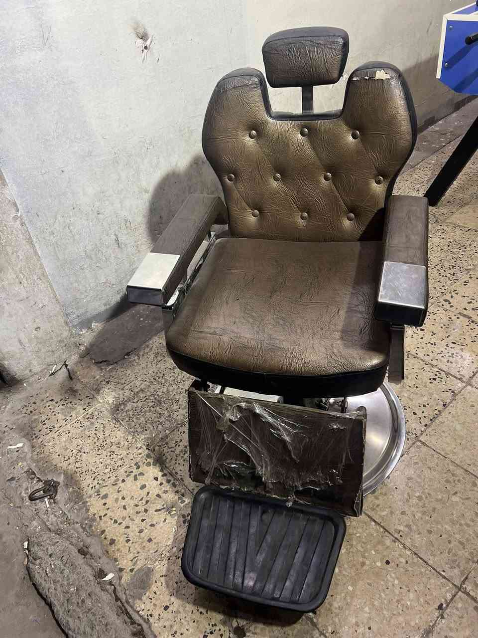 ‏كرسي حلاقة للبيع ‏كلا شغال شرف جاك شغال 175بي مجال***********￼
