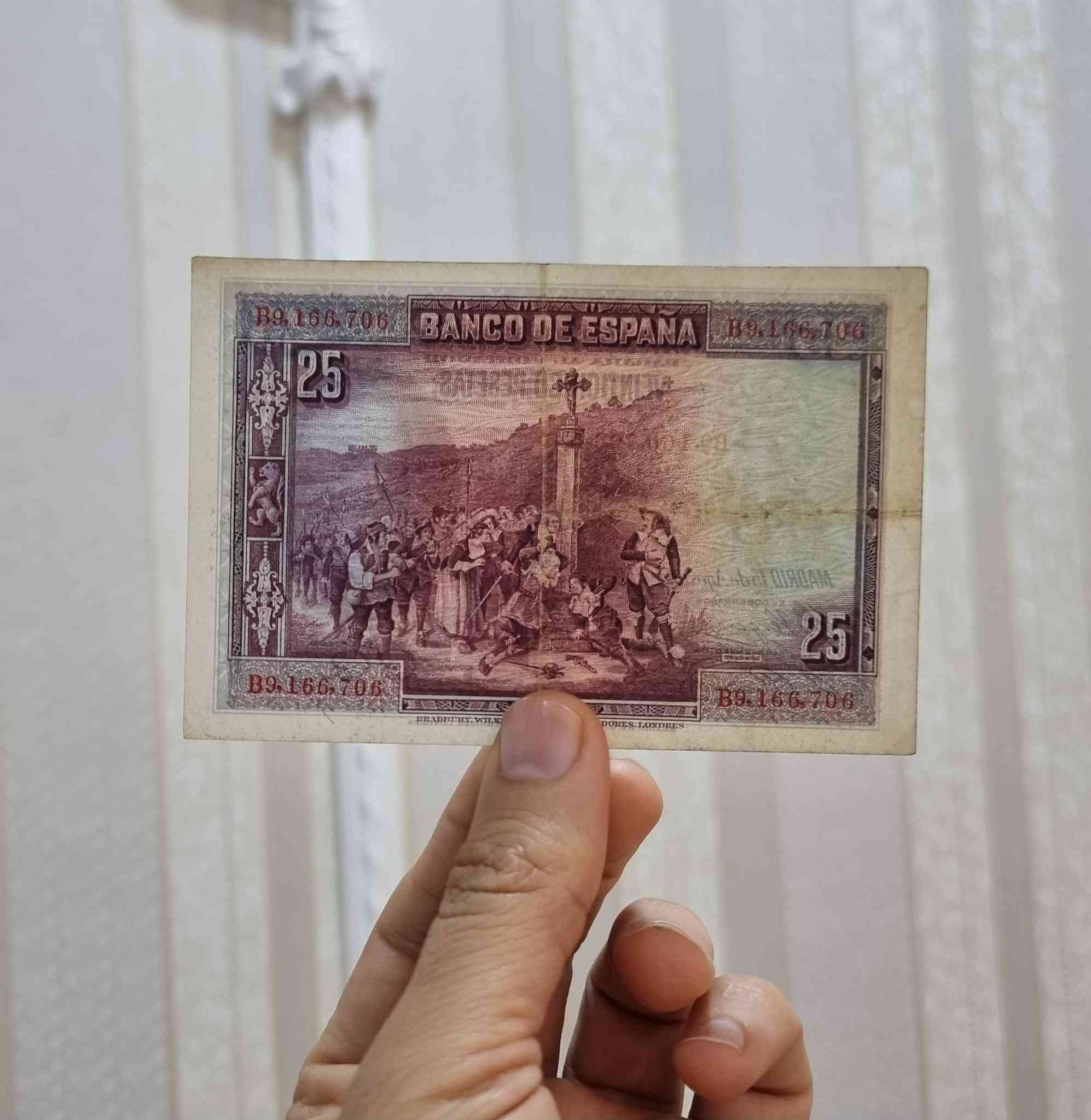 مزاد بدون سحب مبروك لأخر مزايد وحظاً سعيدا لجميع المشاركين 
25 بيزيتا اسبانيا اصدار 1928 الوجه الامامي صورة الكاتب الاسباني بيدرو كالديرون والوجه الخلفي مشهد تاريخي من التراث الاسباني الحالة جيدة جدا وكما موضح بالصور ...
يفتح البند ب8 دولار لغاية الساعة 11:30 مساء هذا اليوم الجمعة 
على من يرسو عليه المزاد التواصل خاص او الاتصال على الرقم *********** 
ضياء المالكي
توصيل مباشر لكافة المحافظات

