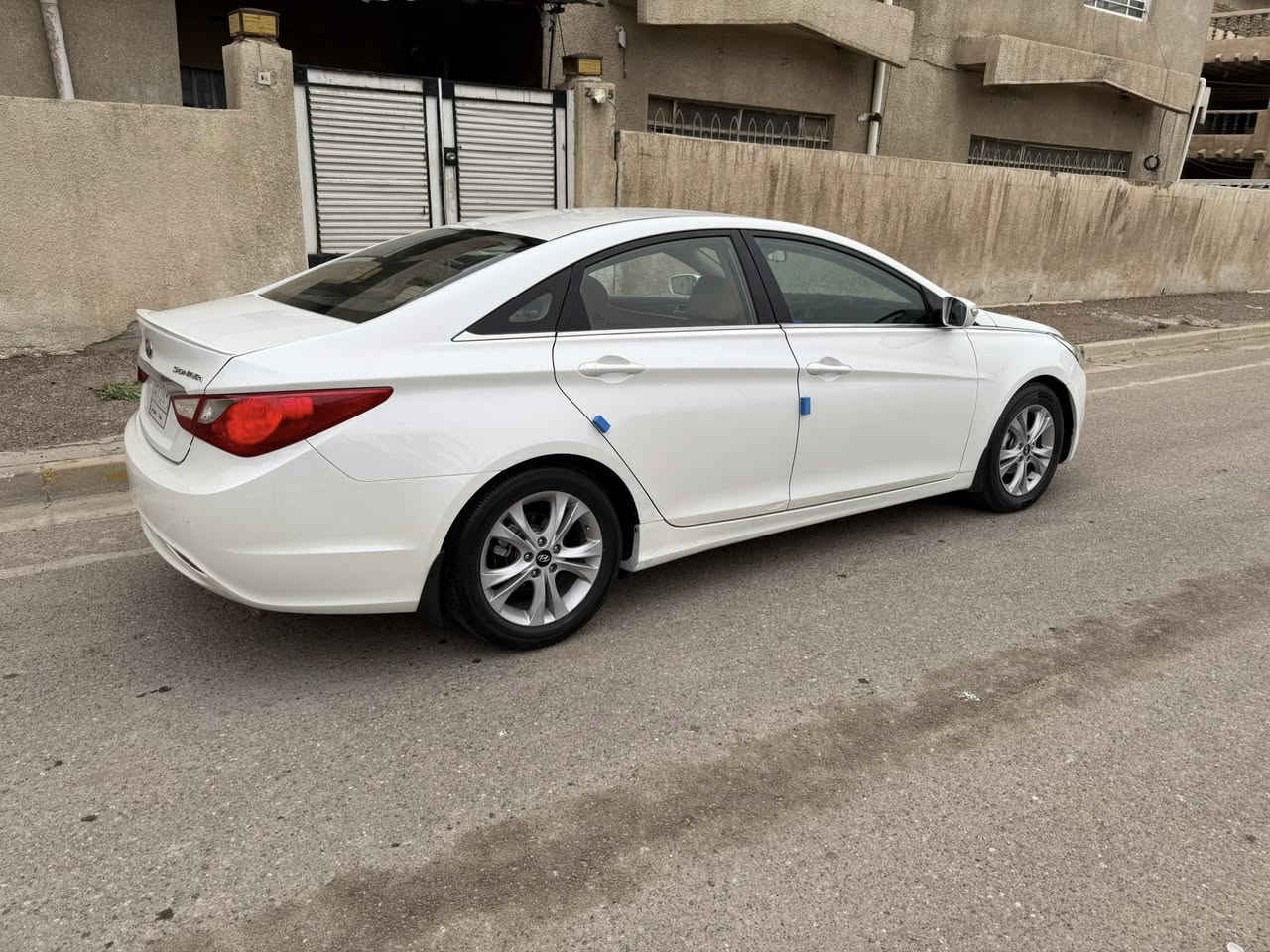 سوناتا 2011 استلام شركه عامه مكفوله و جديده محرك 2.400 دوش
موصفات 
مري شفط 
تحكم ستيرن 
حساس خلفي 
تبريد قطعتين 
مكاني بغداد حي الاعلام 
سياره جديده جدآ بدون اي نقص 
تبريد ثلج 
رقمي ***********
