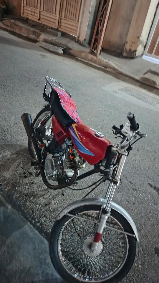 سلام عليكم أيراني ماعرف ياموديل
شغال نضيف كابريتر جديده بلك جديد  فول
بريكات فول
نضيفه وشغاله تانكي جديد 
كشن جديد  دراجه خير من الله نقصها بس عندو ب٣الاف 
سبب البيع مامتفرغ ومامحتاجها 
قفلها ١٧٥ بسعر بايسيكل مكاني فلوجه رقم ***********
