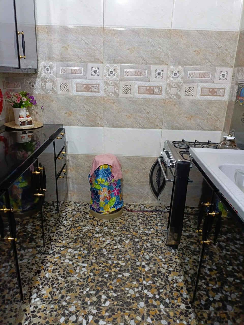 سلام عليكم نصف قطعة خلفية قطاع 24 اول فرع من صفحة شارع 60 يحتوي على 3غرف وبيتونة سعر ا
 اتصال على هاذا الرقم***********
