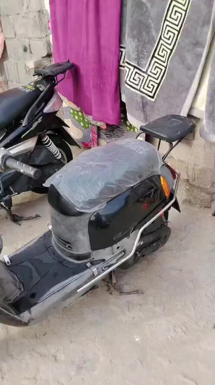 السلام عليكم دراجات جدد السكنس ياباني فحل برغي ما مفتوح بيها بلاد من الطول للطول حجم تاير 13 فحل اصلي ياباني شغاله من الطول للطول لبوليسي كابريته كفاله عامه من الطول للطول ختم واحد ويا المكينه درجة مال باله برغي واحد ما مفتوح بيها دراجه ع وضع الباله كله علالبلاد كفاله عامه وضمان وين ما يعجبك افحص العنوان ساحه سعد الاسعار مناسبه شراي يتصل ***********
