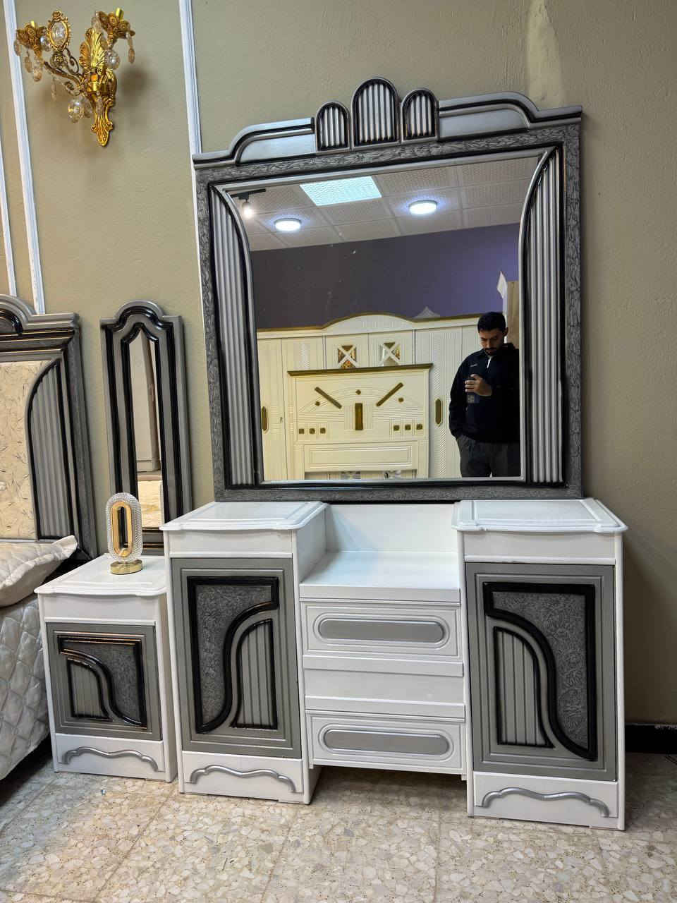 السعرمليون  الف فقط😍
غرف نجاره عراقيه 💯💯

تتكون من 8 قطع 

عرض الكنتور 3 و20سم

ارتفاع الكنتور 2 و20سم

السرير بلوك ٦ ارجل

طول السرير 200 سم 

عرض السرير 160 سم 

الضهر براغي
الشازلون 50 الف
دوشك 150


**إذا كنت صاحب هذا الإعلان وتريد حذفه لأي سبب، رجاءا أرسل رسالة إلى الدعم الفني**