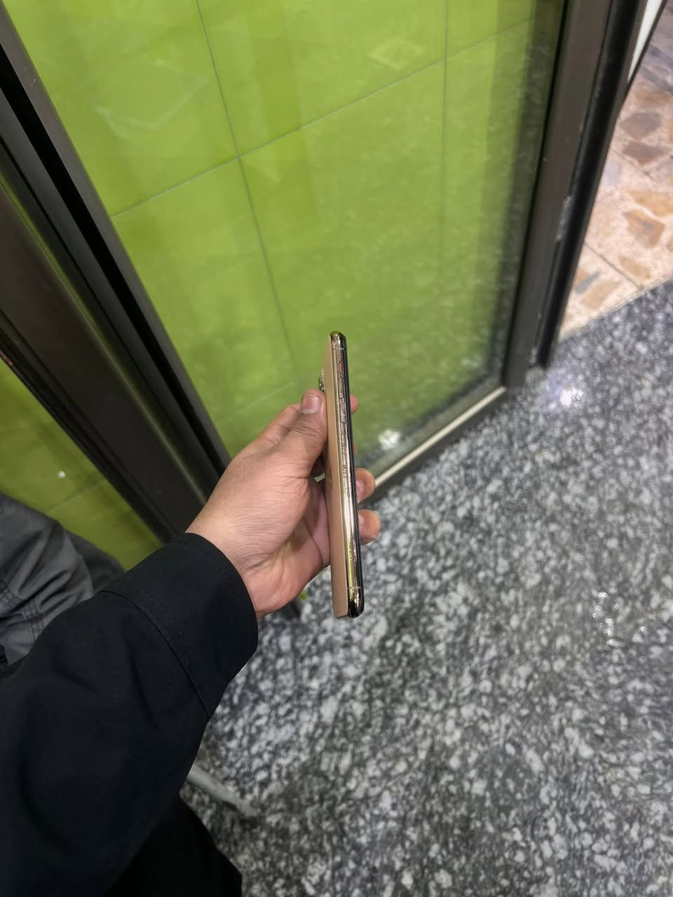 سلام عليكم ١١برو ماكس ذاكره ٢٥٦بطاريه ١٠٠مبدل بطاريه فقط السعر ٣٥٠وبي مجال ناصريه مركز ***********
