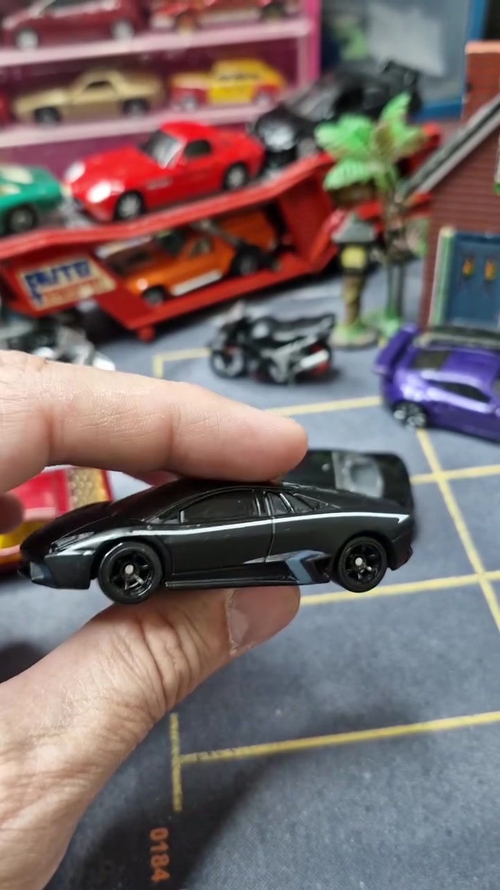 Lamborghini Reventon 
Speed Machines 
Hot Wheels 
Scale 1\64
For more details please DM me


**إذا كنت صاحب هذا الإعلان وتريد حذفه لأي سبب، رجاءا أرسل رسالة إلى الدعم الفني**