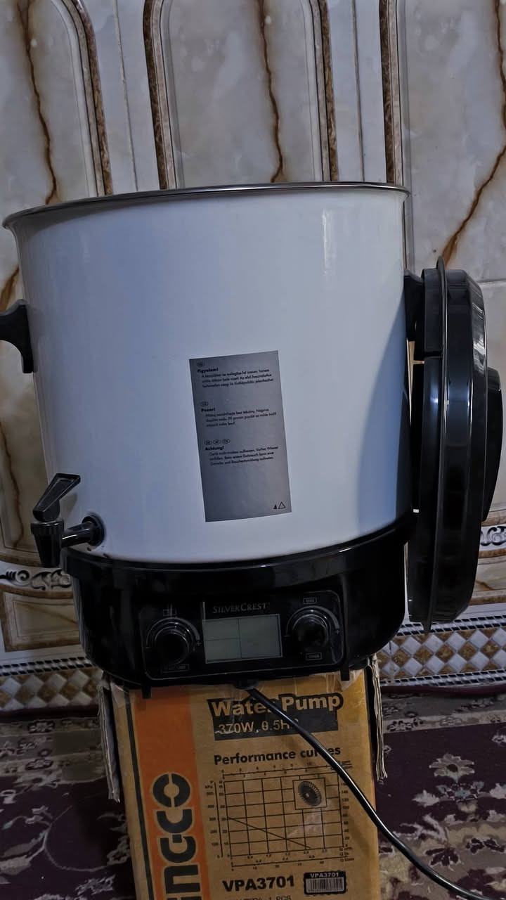 سلام عليكم سعره30ما مستعمل جديد سعر الجديد60وفوك عندي قطعتين يعني ناشره بنص قيمته
عنواني حي العامل سوگ الاخير ***********
مواصفاته
ماكينة التعليب والحفظ من ‏SILVERCREST الألمانية 🇩🇪
🔸لتعليب وحفظ مربى البرتقال والفواكه والخضروات  
🔸أيضًا للتدفئة والحفاظ على درجة حرارة المشروبات 
🔸مع العرض الرقمي والتحكم الإلكتروني
🔸لعدد يصل إلى 14 برطمان تعليب في طبقتين - بما في ذلك شبكة التعليب
🔸غطاء مطلي بالمينا ومقابض عازلة للحرارة
🔸غلاية كبيرة الحجم (حوالي 27 لترًا)
🔸خيارات مختلفة لضبط درجة الحرارة 30-100 درجة مئوية
🔸إشارة صوتية عند الوصول إلى درجة الحرارة المستهدفة أو بعد انقضاء وقت الغليان المحدد
🔸شاشة ديجيتال لعرض درجة الحرارة  وضبطها والوقت المتبقي
