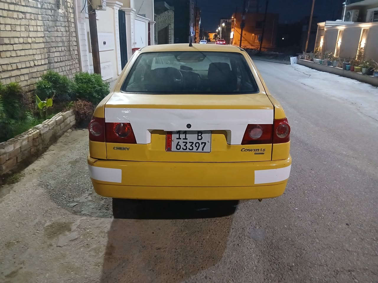 السلام عليكم شيري كوين ٢٠١١ كير عادي  الكشر كدام العين والمحرك والكير والكهربائيات كامله السياره مدوشمه جديد والكاعيه جلد مشط ستيرن وبور وصدر أمامي وخلفي كله بالجيس صار اسبوعين من شادهن التبريد شغال والتدفئه ما تشتغل وشارح كلشي بالفديو مع الصور حتى دهن مبدل والسياره باسمي ومصفره هيئه وغرامات  العنوان الدوره البوعيثه  ورايدها ٣٥ وبيها مجال قليل كلش وبيها سماعات مال سنتافيه وهورن مال يوكن اني مسوي بيدي ورقم الهاتف ***********
