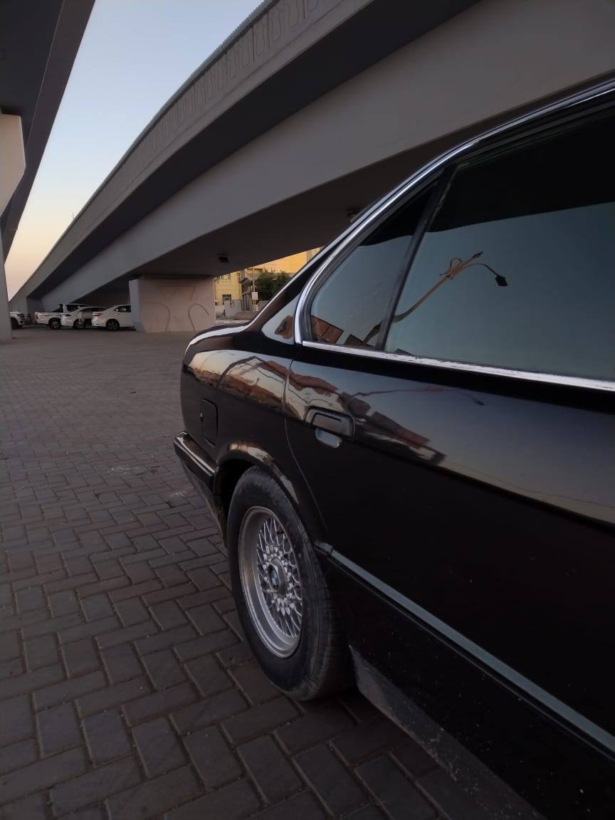 BMW
للبيع موديل 92
رقم بغداد مشروع وطني
تحويل ثاني يوم
مكان السياره صلاح الدين تكريت 
متواجد بس عل اتصال 
***********
