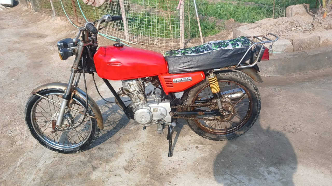 سلام عليكم البيع دراجه نامه دوات مكفول من سرقه  مكنه ناعه    سعر  ٢٧٥  مكاني ابو خصيب باب طويل  رقم الهاف  ***********
