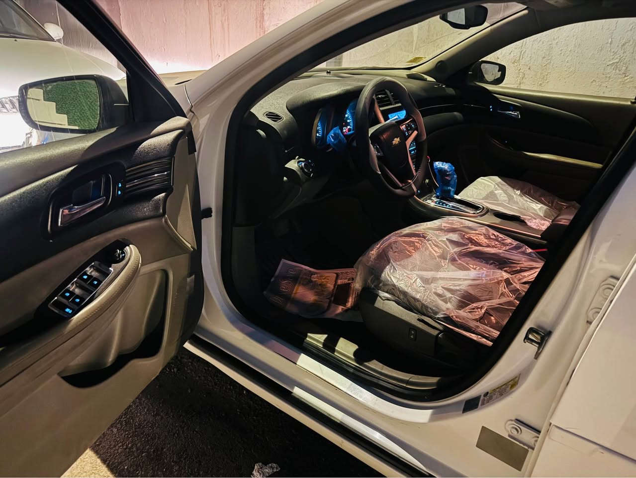 سلام عليكم  
بيع نقد سعر 85 
ماليبو 2013 جديده
 ضرر جاملغ خلفي الايمن مصلح نفسه ومصبوغ + رش قبغ جنطه 
مكينه 2500 جديده 
كير مكينه كفاله 
تبريد تدفئه وضع الشركه
غرفه جديده وضع الشركه  
كهربائيات شركه 
  مواصفات عتياديه تحكمات ستيرن كشن كهرباء  سنتر لوك ريمونت  سستم صوت دمام 
شاشه اعطال 
حساس خلفي مري كهرباء 
تخم تابر باتري جديد ناعمه ترايك وين متحب
رقم بغداد بأسمي بيع نقد السعر  85
مكانها العامريه
*********** بغداد, العراق
