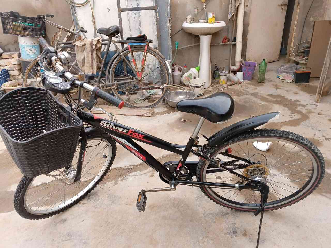 بايسكل ياباني حجم 26 كامل مواصفات حساس كيج سرعة بدالة سعره 100الف وبيه مجال قليل أو مراوس بايسكل حجم 27او 26 موزة مكاني حي المعلمين رقمي ***********
