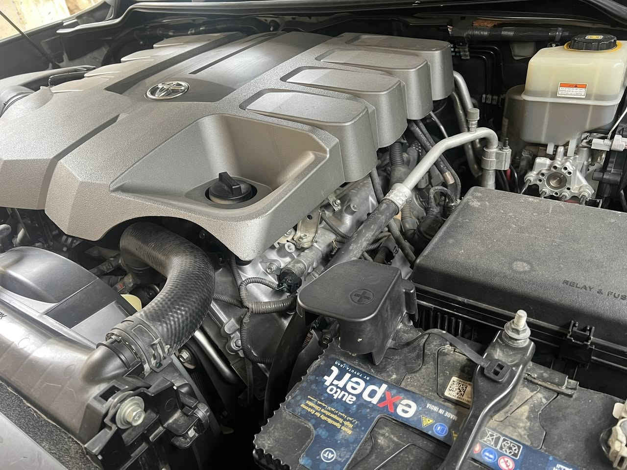 لاندكروز 2020 بلاك ادشن فول مواصفات ماكو داعي اذكر المواصفات لان معروفه السيارة مكفولة من لصبغ والضربة ومغلفه ppf وجاهزة السيارة ماشة 85 حقيقي جديدة السيارة  ،،، للتواصل ***********
