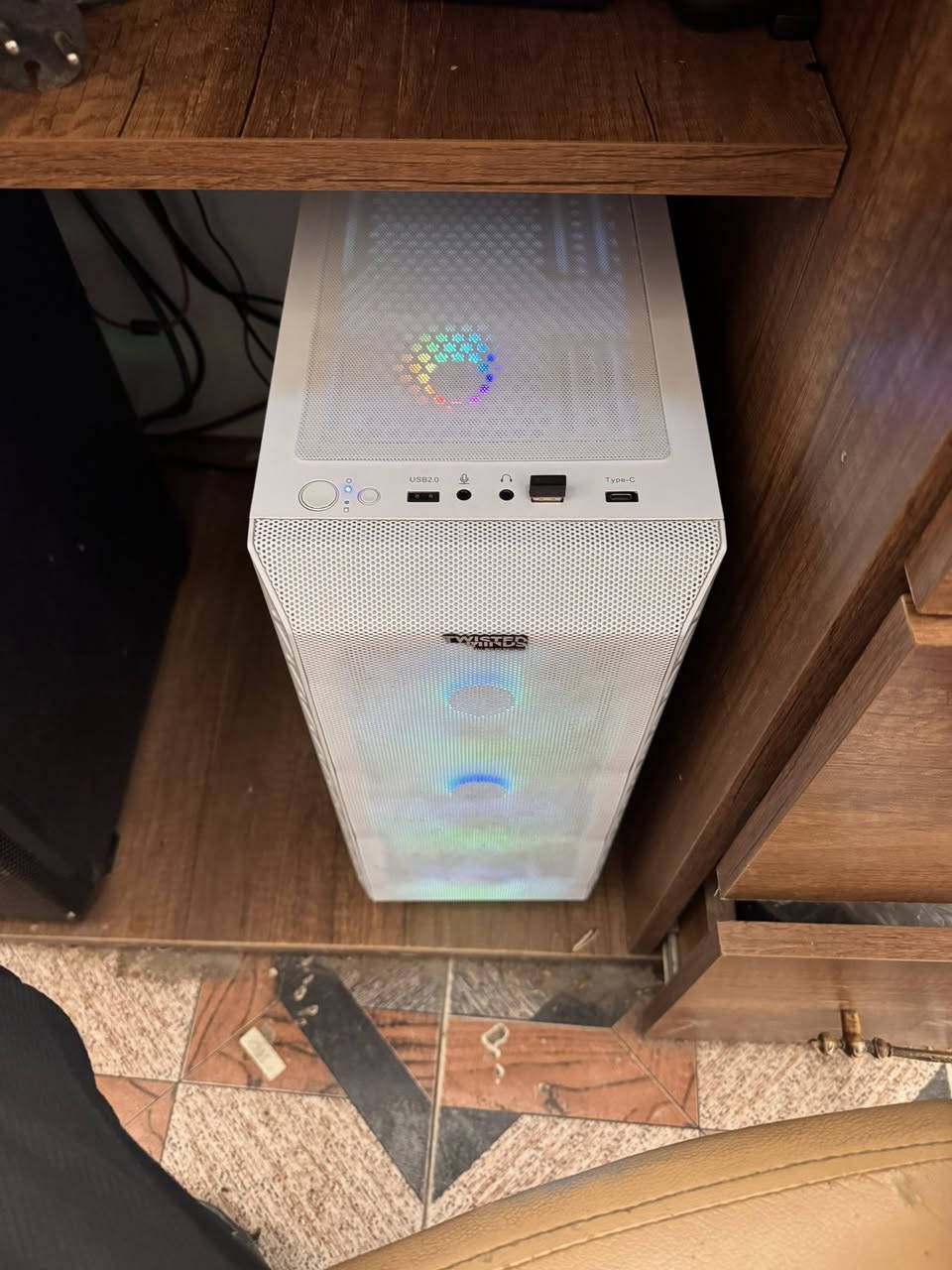 السلام عليكم تجميعة للبيع فقط
Cpu: i5 12400f+ag400 cooler rgb
Gpu: 3070 msi ventus 2fan مبدل معجون (xm-6)
Ram: 16 (8*2) 3200hz
M.B: H610 Asus prime
Storage: 500g ssd nvme m.2 980 samsung
Power supply : 650w 80+ bronze xigmatek
Case: 4 fan white rgb 
السعر 950 الف وبيه مجال بسيط الشراي يجي خاص او يتصل مكاني كوت الزهراء 
توصيل ماعندي 
***********
