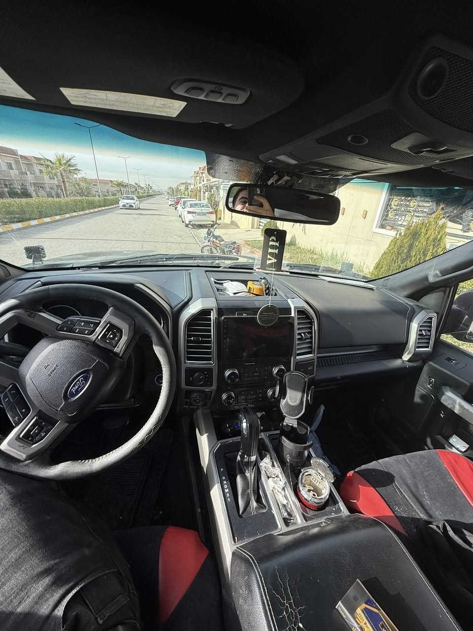 فورد f150 2016 لاريت بانوراما
فول فول مواصفاته معروفة 

دبل اكسل باب طويل بدي طويل
محرك 6 سلندر 3500 تيربو

3 قطع بيها بابين وچاملغ  جهة السكن بدون دواخل 

سعر 187 مكان السيارة اربيل

***********
