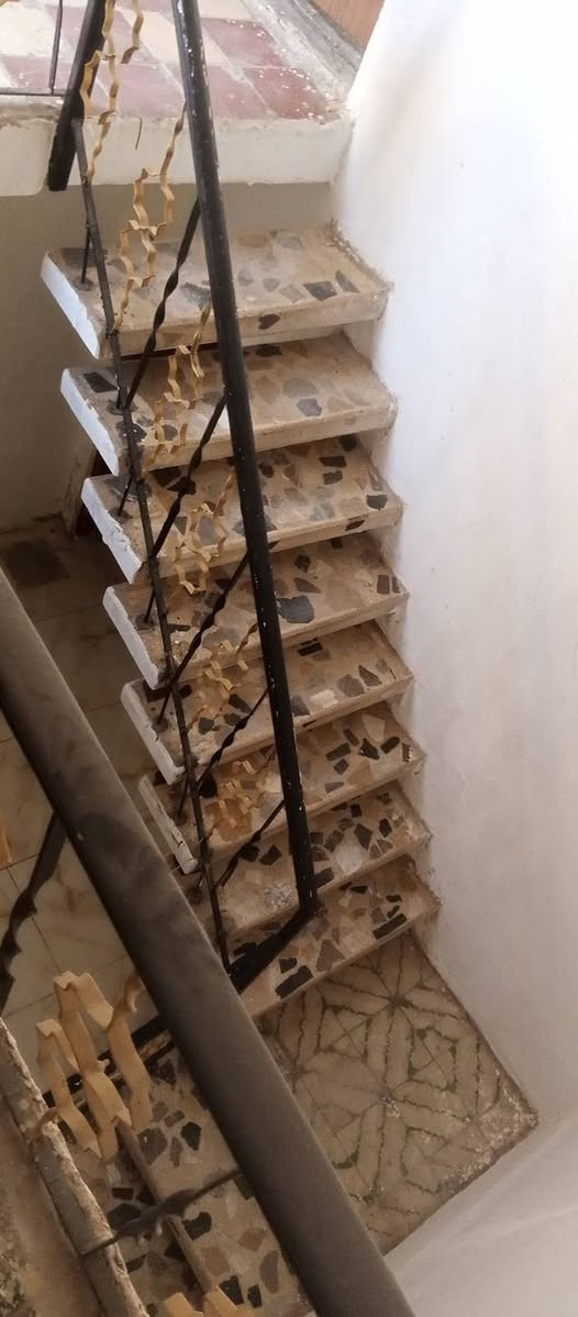 مشتمل للايجار بالجريخي يحتوي على ثلاث غرف قاطين والملحقات ‪***********‬ اتصل
