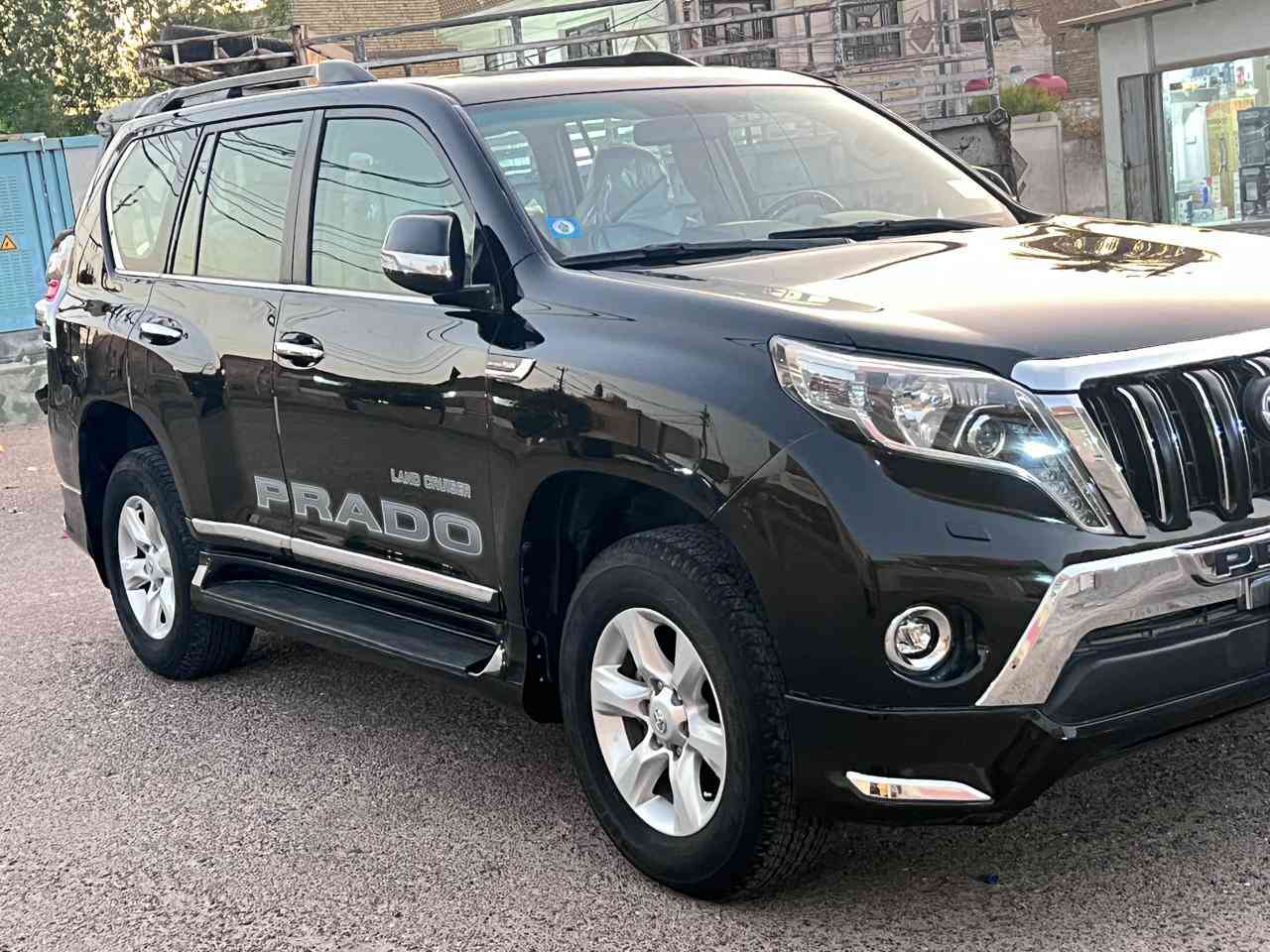 السلام عليكم للبيع 
تويوتا برادو 2011 Txl فول 
مواصفاتها : 
١-سلايت قماره
٢-مثبت سرعة
٣-حساس خلفي
٤-كاميره خلفي
٥- دبل تانكي  
٦- اشارات بالمرآة
٧-كراسي جلد بيجي 
٨-شاشه كامره خلفيه
٩-تدعم ابل كار بلي واندرويد اوتو
١٠-حساس تاير   
١١-مانع انزلاق
١٢-اربع جام اوتو
١٣-هوك خلفي 
١٤-ارضيات (كاعيات) اصليه 
١٥-بصه
١٦-تحكمات فول ستيرن
مري جانبي كهربائي (شفط)** *
 داخل بيجي
- دبل تانكي-- 
- منفذ AUX & USB
محرك 4000  ..6 سلندر 
هاتف ***********
السعر 273 وبيها مجال 
المكان بغداد الحبيبية
