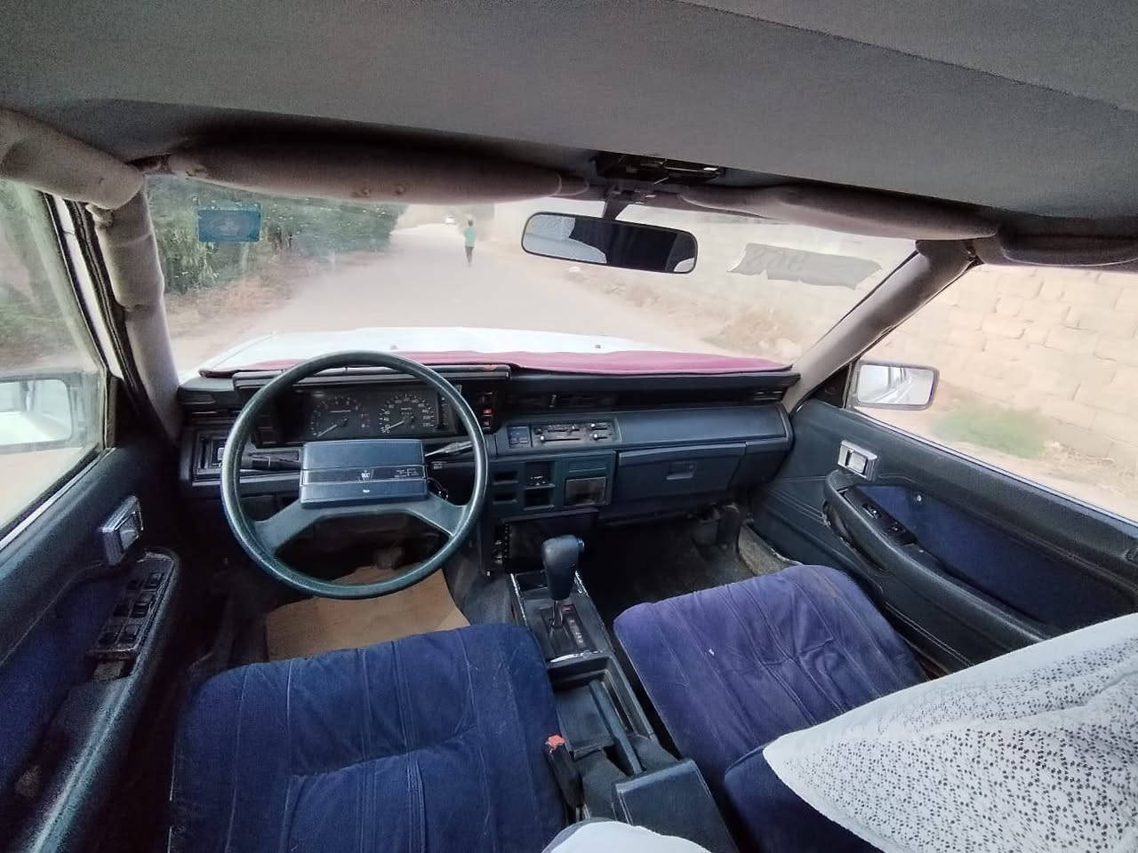 سلام عليكم
سوبر 1985
سنويه لل30 
رقم بغداد انكليزي 
تبريد شغال 
سنتر لوك بلادي 
محور مكينه 3000
فيشتين 
كهربائيات كلها شغاله 
مابيها نقص برغي 
***********
ب65 وبيها مجال
