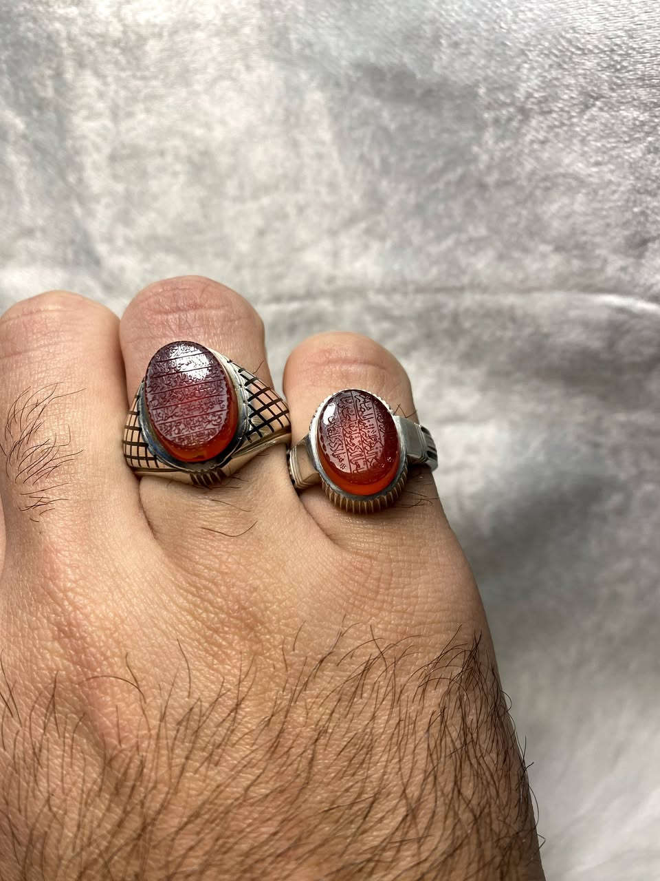 اللهم صل على محمد وآل محمد
اعادة النشر بسبب ( ظرف الزبون )
خاتمين من العقيق اليماني خام ياقوتي 

الخنصر : مقاس الخاتم 21 مقاس الحجرة 13 ملم 
مخطوط الآية الكريمة ﴿ وَإِن يَكَادُ ٱلَّذِينَ كَفَرُواْ لَيُزۡلِقُونَكَ بِأَبۡصَٰرِهِمۡ لَمَّا سَمِعُواْ ٱلذِّكۡرَ وَيَقُولُونَ إِنَّهُۥ لَمَجۡنُونٞ  ﴾ [القلم: 51] 

البنصر : مقاس الخاتم 23 مقاس الحجرة 15 ملم 
مخطوط الآية الكريمة ﴿ اللَّهُ لَا إِلَهَ إِلَّا هُوَ الْحَيُّ الْقَيُّومُ لَا تَأْخُذُهُ سِنَةٌ وَلَا نَوْمٌ لَهُ مَا فِي السَّمَاوَاتِ وَمَا فِي الْأَرْضِ مَنْ ذَا الَّذِي يَشْفَعُ عِنْدَهُ إِلَّا بِإِذْنِهِ يَعْلَمُ مَا بَيْنَ أَيْدِيهِمْ وَمَا خَلْفَهُمْ وَلَا يُحِيطُونَ بِشَيْءٍ مِنْ عِلْمِهِ إِلَّا بِمَا شَاءَ وَسِعَ كُرْسِيُّهُ السَّمَاوَاتِ وَالْأَرْضَ وَلاَ يَؤُودُهُ حِفْظُهُمَا وَهُوَ الْعَلِيُّ الْعَظِيمُ ﴾ [ البقرة: 255]

بخط الاستاذ ✍️ (عرفانيان) من تلامذة الاستاذ (عباس ظابطي)
سعر الخنصر ( 175 الف ) سعر البنصر ( 200 الف )

للاستفسار خاص او واتساب *********** ☎️
توصيل جميع محافظات العراق 🚘
