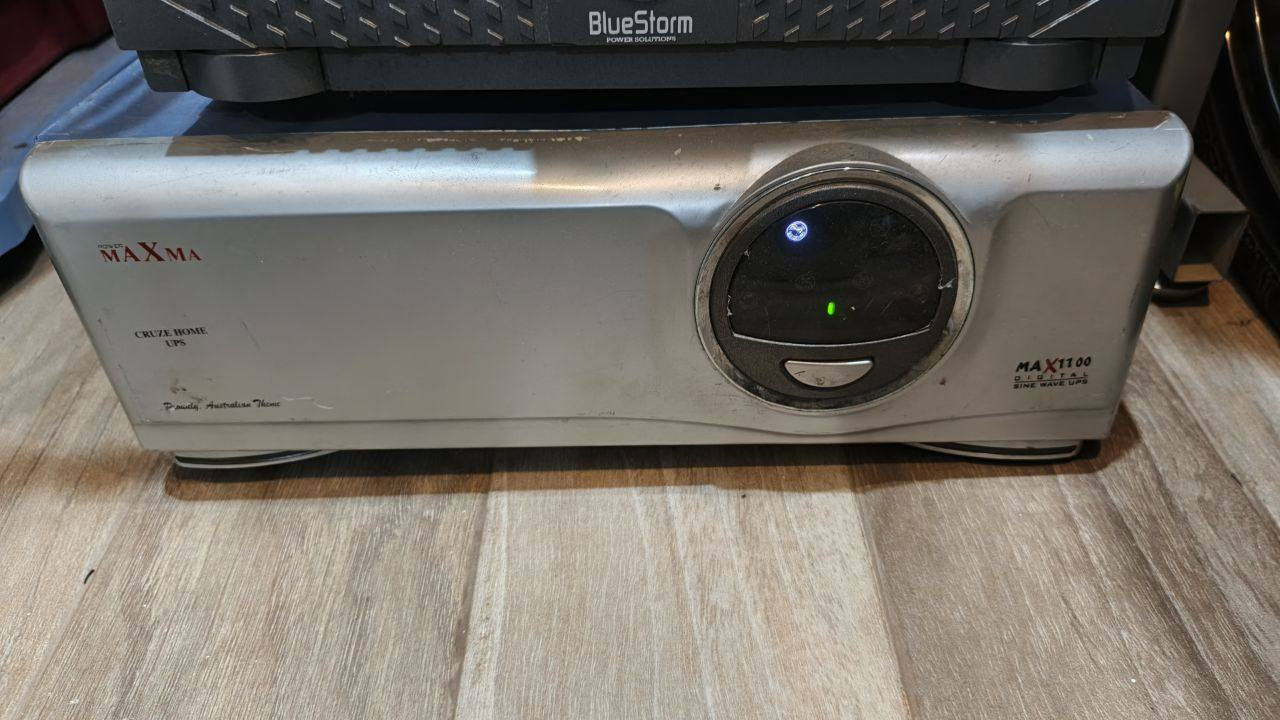 للبيع مجموعة غراض انترنت كل شي وسعره ويوجد توصيل كافة المحافظات *********** + واتس اب
