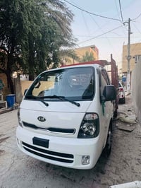 كيا فحل موديل 20 ماشيه 42 باسمي رقم إنكليزي سنويه لسنه 30نظيفه جدا جدي...