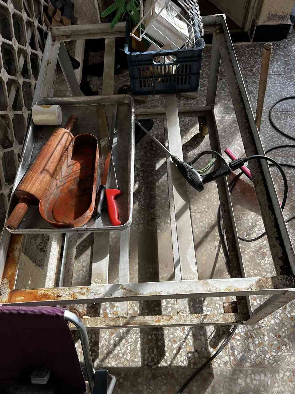 غراض مطاعم للبيع باسعار مناسبة جداً كلهن نظيفات جداً مع فريزر اخ الجديد بعده بغاز الوكالة للتواصل على الرقم ***********
