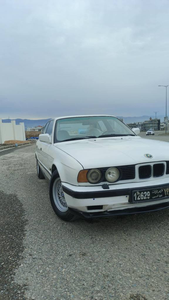 Bmw 520 کەپسە
1993
گێڕو مەکینە و ئەکسل بە شەرت
ئاڕمی پلاستیکی سلێمانی 
بەشەرتی ئاڕم و ئەوەلیات 
چوار جام کارەبا گێڕ ئۆتۆماتیک
شەغالە
بێ دەعمو لێدراوە چوار تایەی تازەی لەژێرایە 
سەیارەیەکی بێ کێشە و تونگوتۆڵە
 شوێن سلێمانی  نرخی ٤٩$
ژ.م    *********** السليمانية, العراق
