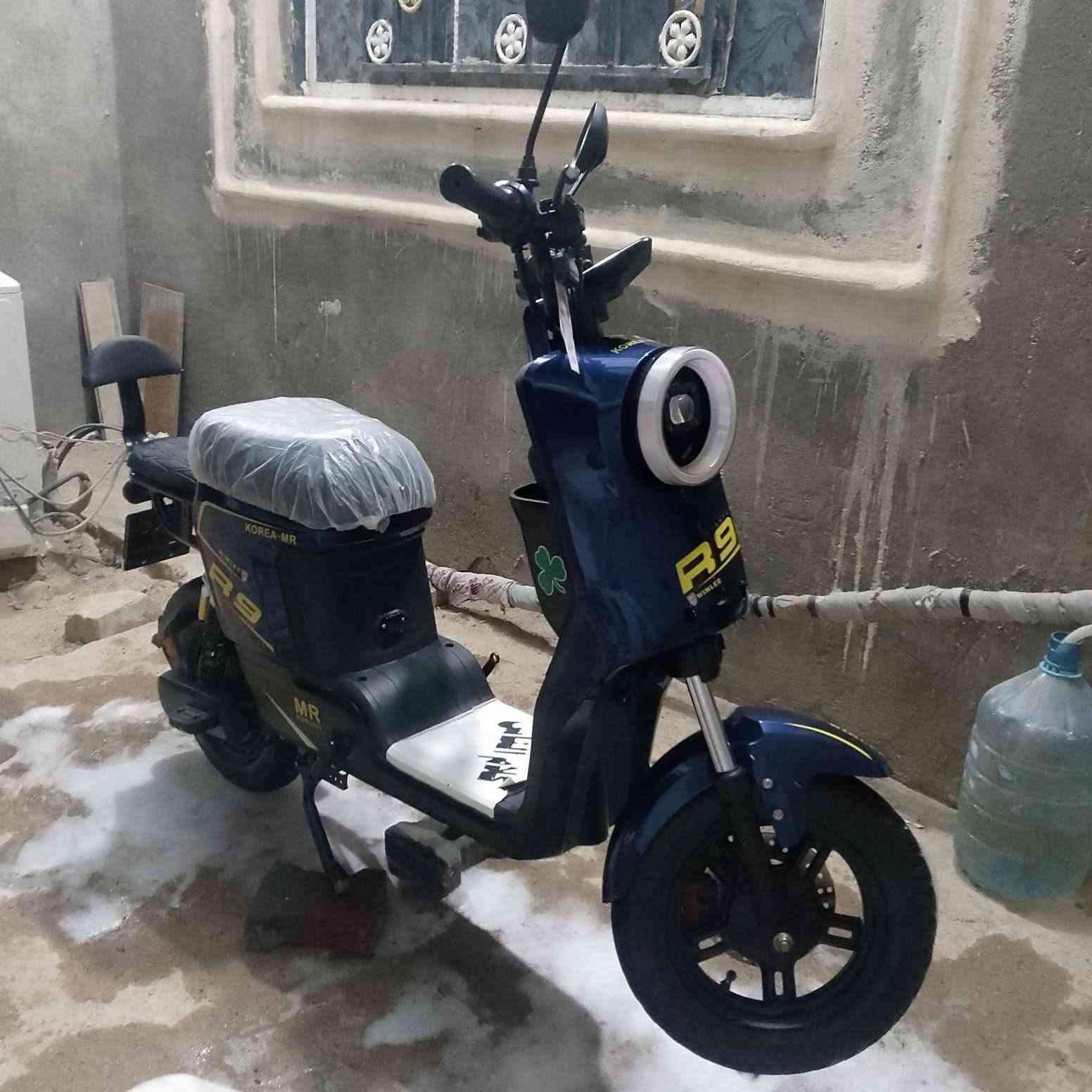 السلام عليكم شباب درجة للبيع نوع r9 دراجه نضيفه مديل 25 بطاريات 22انبير دراجه شوف العين جديده.  سعر. 470🪬💲رقم ***********مكان بصره ابو الخصيب قرب الندلس
