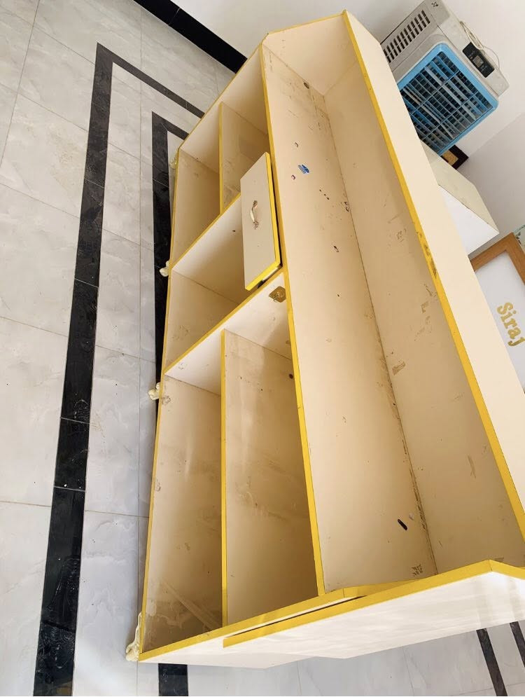 ديكور مكتب كما موضح بصور يرهم مكتب تلفونات و يرهم مكتبه النضافه ٩٠/١٠٠ مابي لا كسور ولا شي السعر ٨٠٠ وبي مجال مكاني هيت حي البكر موجود توصيل حسب الاتفاق ***********
