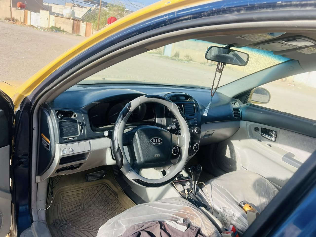 سلام عليكم 
 كيا اسبكترا للبيع فقط 
 2007
مبدل بنيد وباب خلفي 
وبيها حادث بسيط مامصلح موضح بالصور 
كير مكينه حدادية تبريد كله تمام تخم تاير منظومة تبريد كاملة جديدة راديتر ماء جديد مكينه صارلي سنتين من شادها تفرعات مكينه اغلبها جديد من دينمو نوزلات باو مشط ستيرن السيارة  
السعر 55بيها مجال السيارة محتاجة صبغة جديدة الباقي  كله تمام تفاصيل اكثر ***********
