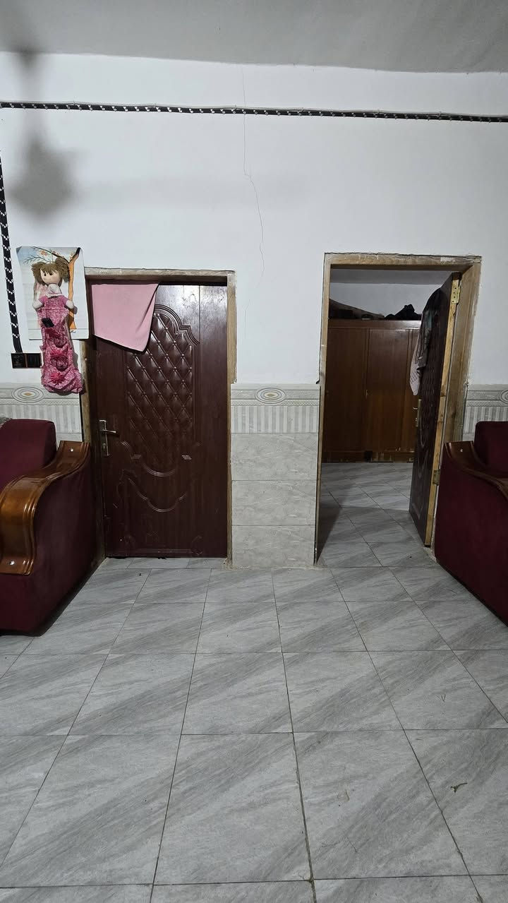 ♛ياﷲ دار مساحه 300  متر  طابو سند 25  البيت ركن شارعين
♛ سعر الدار 55 مليون وبي مجال 
♛ 3 غرف نوم   صاله . استقبال مطبخ . صحيات كراج حديقه 
تجعيب بلوك عكاده  
♛العنوان الكوفه البراكية  شارع المطار القديم مقابل مخبز ولاية علي
✋💐للاستفسار زورو عنوان المكتب في النجف الكوفه ناحية البراكيه  شارع المطار القديم قرب مخبز ولاية علي 
مكتب المنصوري للعقار ***********
