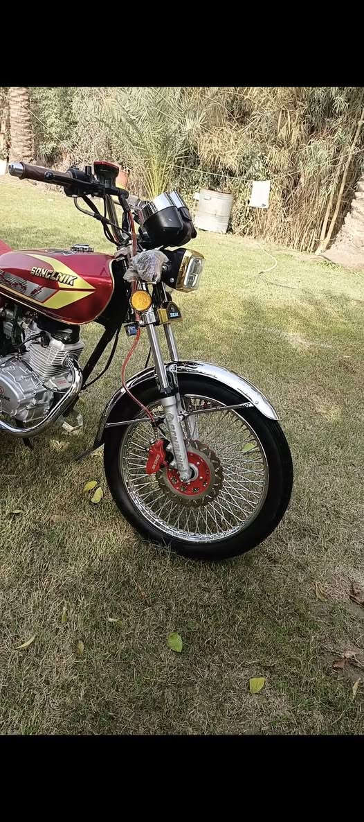 سلام عليكم اخوان دراجة تايگر
مويل 25 نضيفة ومال جناي وخير من اللة
اوراق كاملة دراجة احلى من الصورة
المكان بابل قرب سيطرة الاثار مقابيل كوين بارك
السعر 750 وبيهة مجال للشراي
ملاحظة؛؛ ابو ال 675لا تخابر، 
رقم ***********  والشراي بي خير ويدلل
