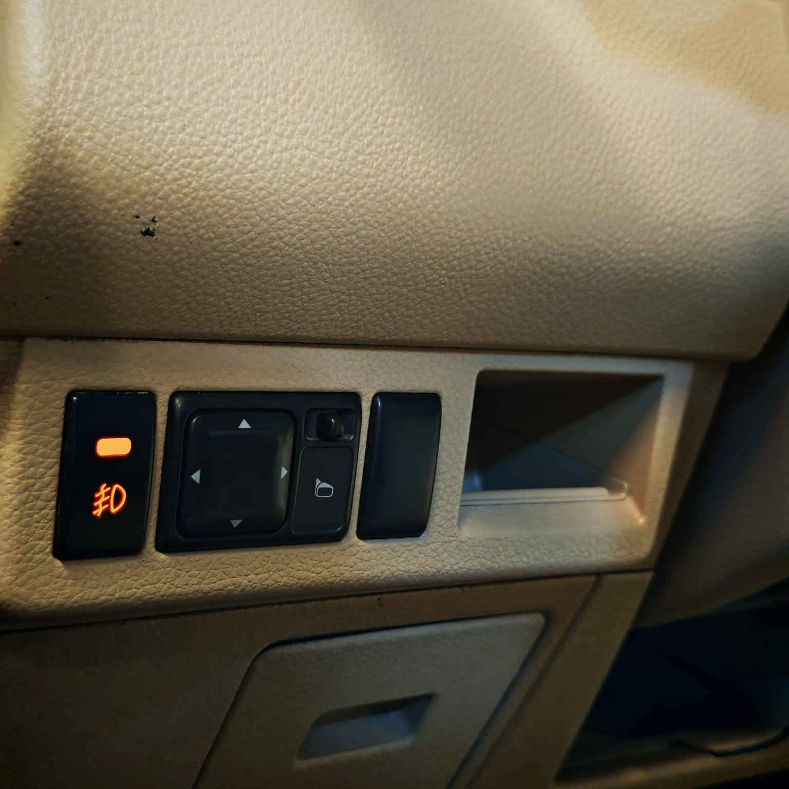 السلام عليكم نيسان تيدا
خليجي موديل ٢٠٠٨  ياباني اصلي 
مكفوله من الحادث 
تبريد ثلج مدوشمه عام 
تخم تاير ياباني ويل كب ١٦ 
صدر جديد 
ادامه كامله فيت بم نوزل مجاول عبوه 
أشاير مري 
جام كهرباء 
هزه جديده قبل اسبوع 
سنويه بااسمي تحويل ثاني يوم 
العنوان 
بغداد حي البنوك 
***********
***********
