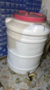 تانكي ٢٥٠ لتر اخو جديد ب ٣٠ الف ٠٧٧١١٧٦٧٣٩٤