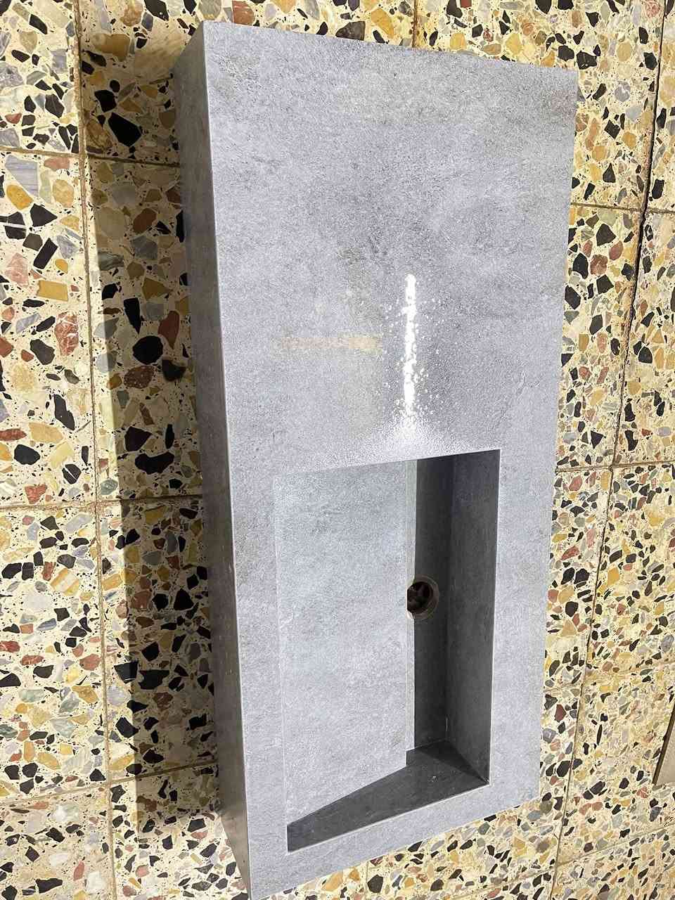 السلام عليكم فصال جميع أنواع المغاسل اسطح مطابخ طاولات مودرن وكلاسك سيراميك بورسلان مرمر كوارتز جميع قياسات 
***********
