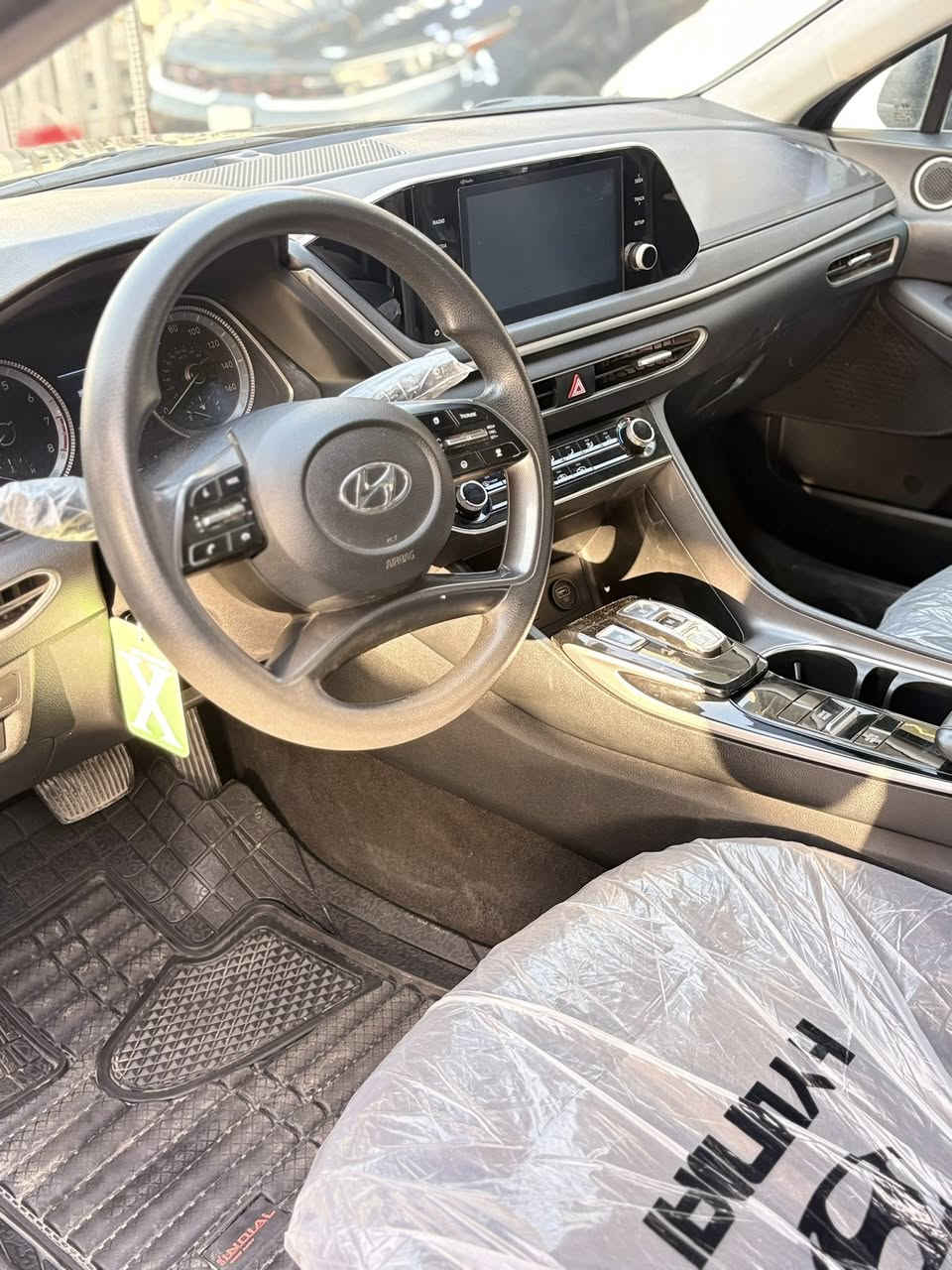 السلام عليكم
بيع مستعجل  
    سوناتا 
موديل 2022
بيها ضرر جاملغ وبنيد 
اما با قي السياره كفاله 
كير مكينه حداديه كفاله 
كير دكم 
مكينه 2,400 
 الرقم مو ياها يبدل اثناء التحويل 
السعر 135$  قفل 
لتواصل ***********
العنوان بغداد الجديده
