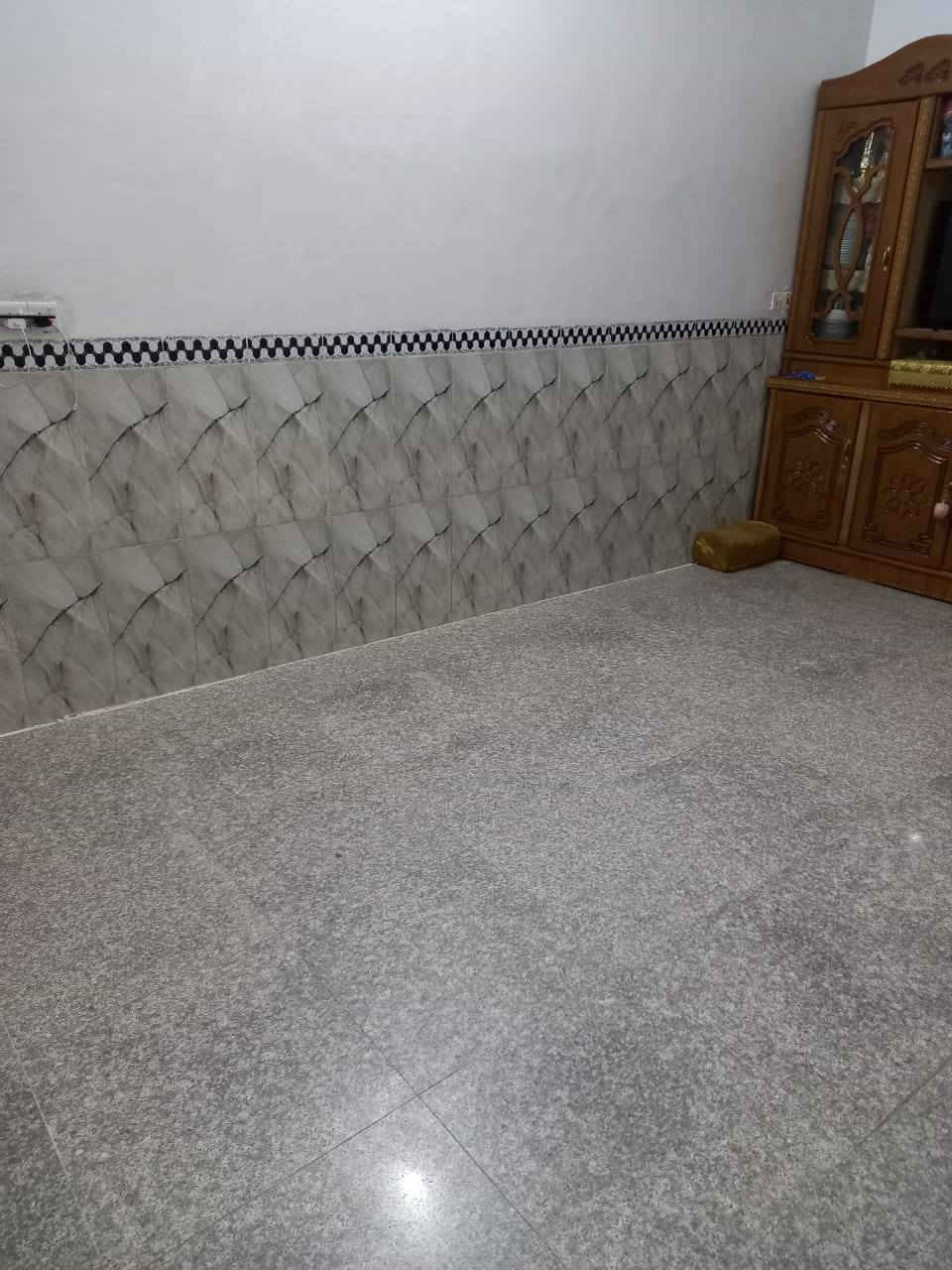 بيت للبيع بفداء مساحه200م طابق واحد بمقاطعه22بناء حديث 
السعر180مع المجال ***********مكتب الرحمه للعقار
