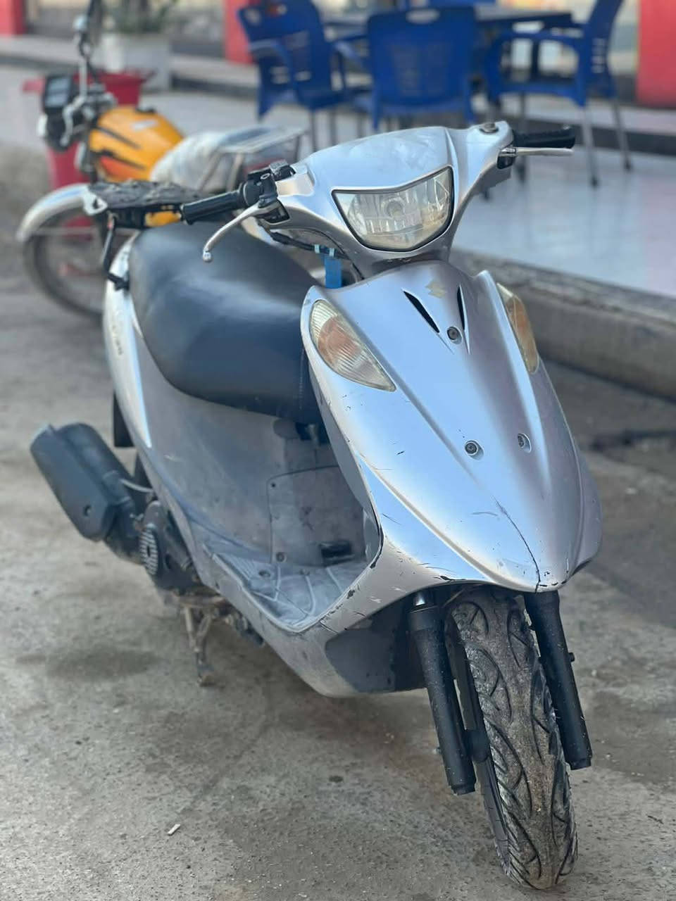 سلام عليكم هاي الحلوه للبيع 
دراجه خير من لله 

الدراجه نوزل ونوزله مكفول وخير من الله  كفرات بلاديه كله مختم شلعه ومعدل فول ول دراجه  فقط العداد يراده واير *********** 
خاص مزدود اتصل عل رقم
