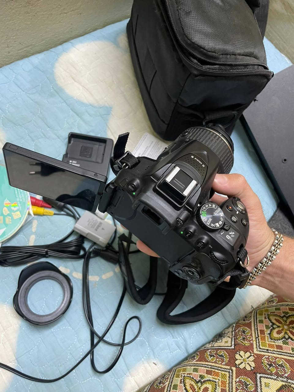 كامرة نيكون d5300
نضافه 98%
شتر مالتها 3K
زوم 18-55
جميع ملحقاتها جاهزه 
بطاريات عدد اثنين 
حامل كامرات اثنين 
رام 
توصاله استخراج الصور مباشره علئ جهاز 
حقيبه 
اقراص والكتاب مالتهن 
شاحنه 
كامل ملحقات اخت الجديده
السعر 350


**إذا كنت صاحب هذا الإعلان وتريد حذفه لأي سبب، رجاءا أرسل رسالة إلى الدعم الفني**