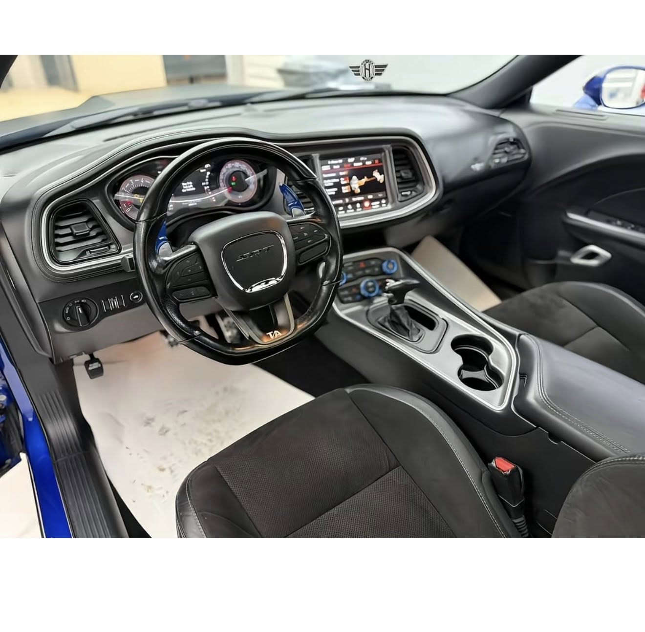 جالنجر وايد بدي T/A 6400 SRT
الموديل : 2021
العداد : 33.000 الف فقط
المواصفات 1/1 اعلى فئة بالجالنجر
دمام هارمن كاردن
(الحادث موضح بالصور ربع جاملغ خلفي فقط وجاملغ امامي 
مبدل نفس اللون )
السيارة مغلفة ppf بالكامل 
مكاني بغداد / ***********
رقم اربيل 
31.000$
