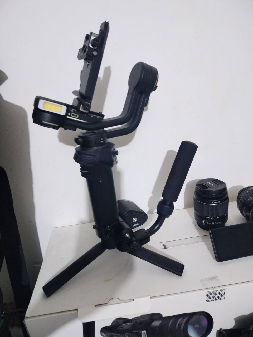 📸 للبيع | Canon D250 + Ronin Gimbal
عدة تصوير متكاملة بحالة ممتازة، مناسبة للتصوير الاحترافي وصناعة المحتوى.
✅ Canon D250 نظافة 90% ✅ عدسة 24-70mm ✅ عدسة 50mm ثابتة (Prime Lens) ✅ Ronin Gimbal (المثبت الظاهر بالصورة) ✅ جميع المعدات تعمل بكفاءة عالية وجاهزة للاستخدام.
🔹 مناسبة للتصوير الفوتوغرافي، الفيديو، الإعلانات، وصناعة المحتوى. 🔹 استخدام شخصي وحالة جيدة جداً. 🔹 لا تحتاج أي صيانة.
📍 الموقع: [بغداد]  📩 للاستفسار والمفاوضة على الرقم الاتي :***********
