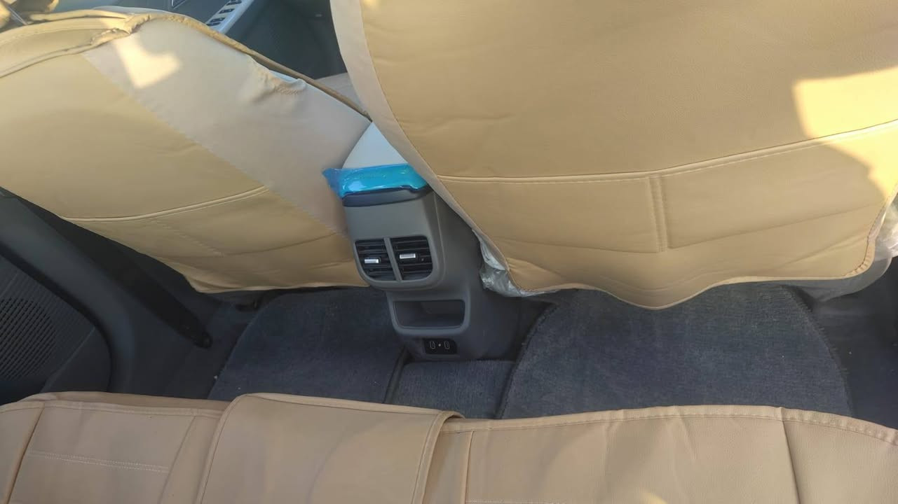 اكسنت خليجي ٢٥ هندي .مو صيني محرك ١٥٠٠ دبل نوزل  فتحه بلسقف اشاير مري كامره خلفيه حساسات ماشيه ١٠٩٠٠ يعني اخت الزيرو كفاله عامه كلين تايتل عدا طخه خفيفه بالدوسه على وضعه ١٥٢ ورقه ***********
