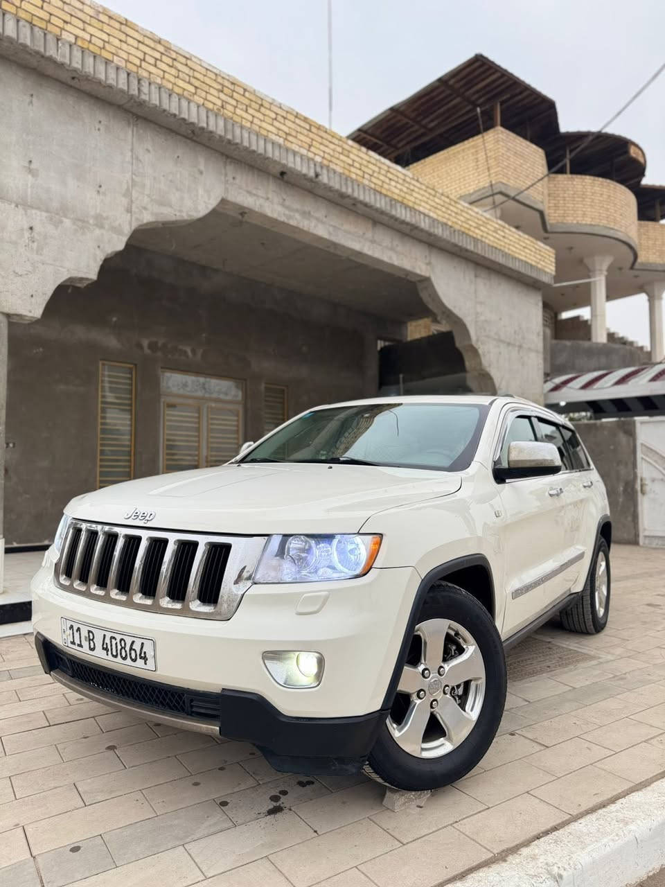 اللهم صلي على محمد وال محمد
السلام عليكم بيع فقط بدون مراوس
جيب لاريدو موديل 2012
(وارد خليجي) رقم بغداد مشروع  وطني بأسمي  سنويه مجدده لغايه 2030 تحويل وكاله حاضر 
سيارة بيها صبغ چاملغ امامي فقط بدون ضربه اثر طخه ستوته  والباب الخلفي وشويه من الچاملغ الباقي كفاله  
مواصفات كشنات كهرباء تدفئه خزن ميموري تبريد شاشه تحكمات ستيرن تشغيل عن بعد مري شفط كشافات ضباب خلفي سلايد روف فتحه 4 بصمات ماوس تحكمات قيادة سبورت طين ثلجي فورويل تبريد قطعتين منضومه زنون كامله حساسات وبعد بيها كلش هواي مواصفات 
السيارة كامله مكمله من كلشي محرك وكير 3600 شرط ابيع ع الفحص اذا بيها برغي مفتوح مرجوعه مابيها اي گلوب مشتغل تخم تاير دلون اصلي ويل حجم 18 بلاك توب تبريد ❄️ وتدفئه🥵 كله شغال حجر صالنصه موجود ماشيه 119 الف كيلو متر حقيقي السيارة كلش جديدة وجاهزه ونصبه ونضافه احلى من الصور بهوااي 
للاستفسار الاتصال بالرقم
***********
مكان السيارة البصرة 
السعر 172 وبيها مجال قليل
بيع فقط بدون مراوس
